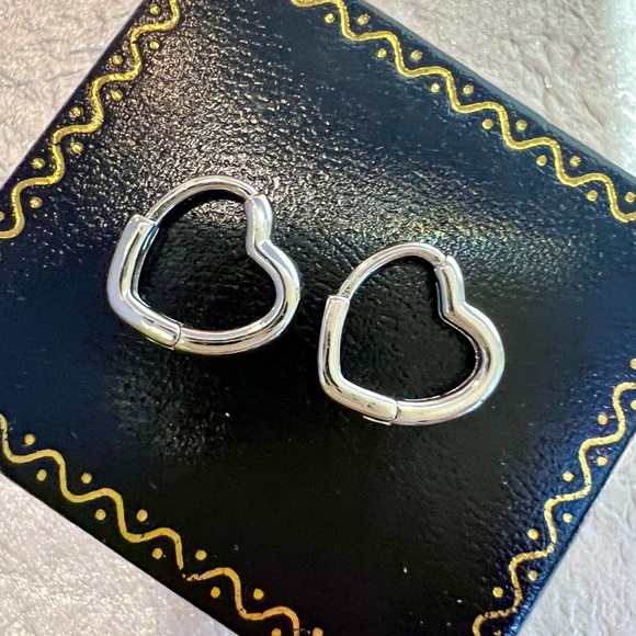 New! White Gold Heart Huggie Hoops. Small heart shaped hoop earrings - Picture 6 of 8
